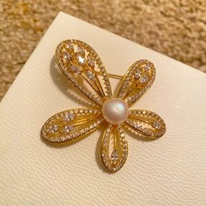 Flower brooch